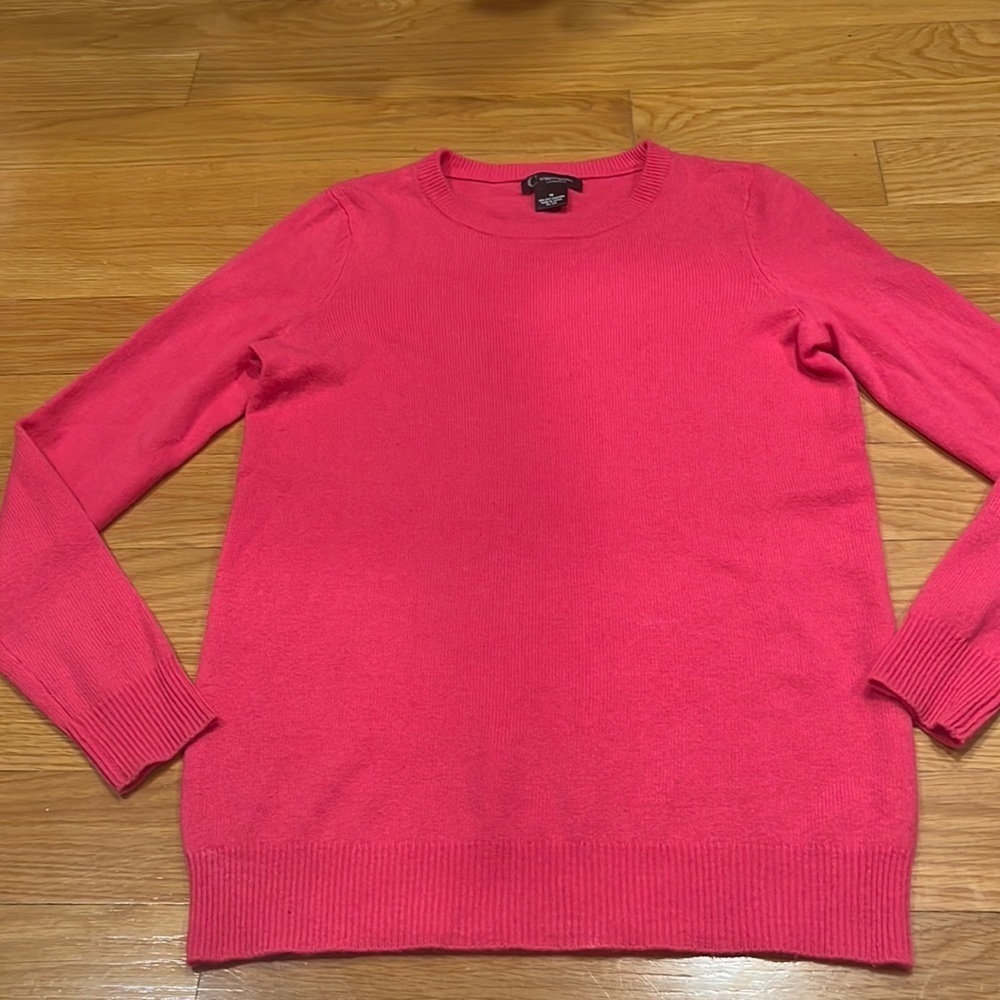 CBY Bloomingdale’s 100% cashmere sweater size xsmall .